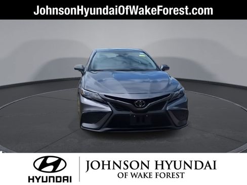 Used 2023 Toyota Camry SE image 3