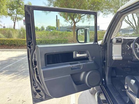 Used 2010 Toyota FJ Cruiser 4WD image 16