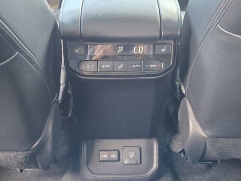 Used 2023 Toyota Highlander Platinum FWD image 29