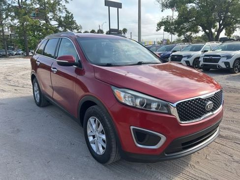 Used 2017 Kia Sorento LX w/ LX Convenience Package image 1