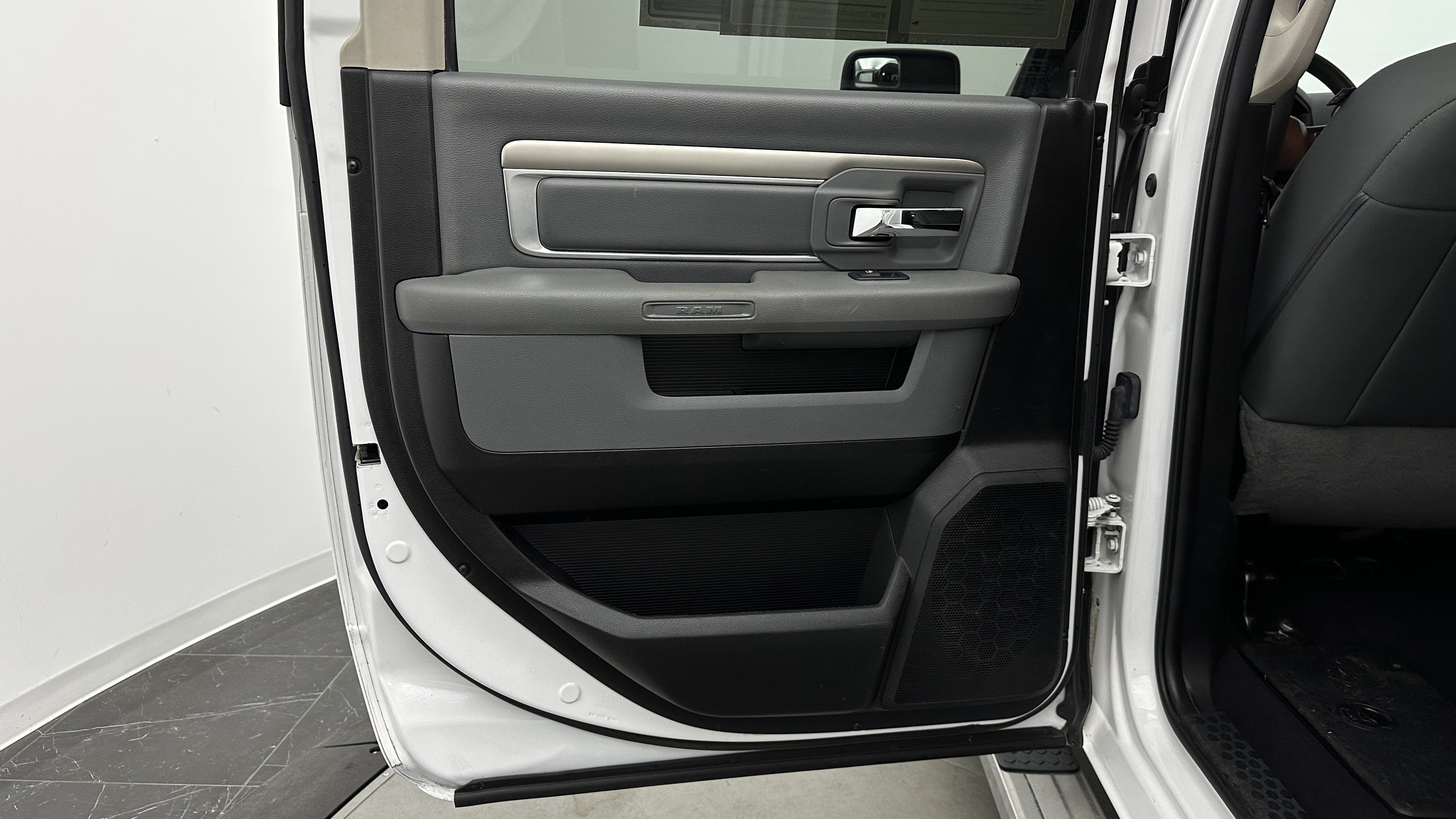 Used 2020 RAM 1500 Classic SLT RWD image 25