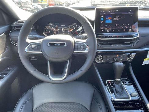 New 2026 Jeep Compass Latitude image 11