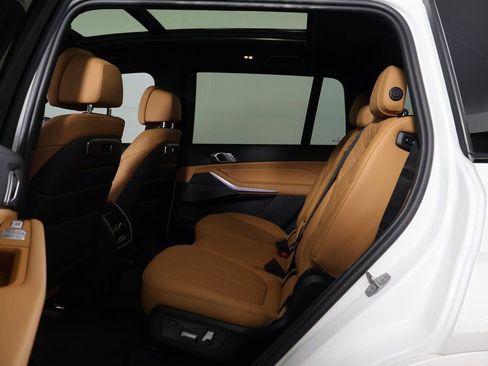 Used 2023 BMW X7 xDrive40i w/ M Sport Package image 11