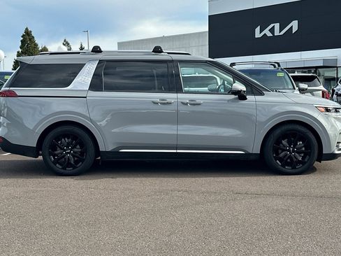 Used 2023 Kia Carnival SX Prestige image 3