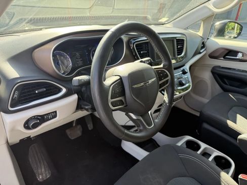 Used 2024 Chrysler Voyager LX FWD image 7