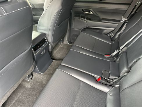 Used 2024 Lexus GX 550 w/ Cold Area Package AWD/4WD image 13