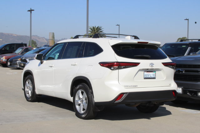 Used 2021 Toyota Highlander LE FWD image 18