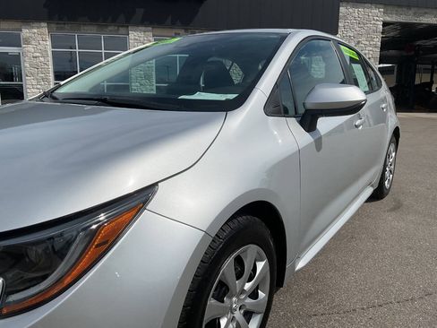 Used 2021 Toyota Corolla LE FWD image 2