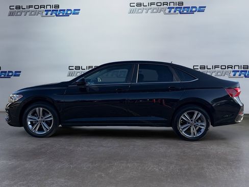 Used 2022 Volkswagen Jetta SE image 8