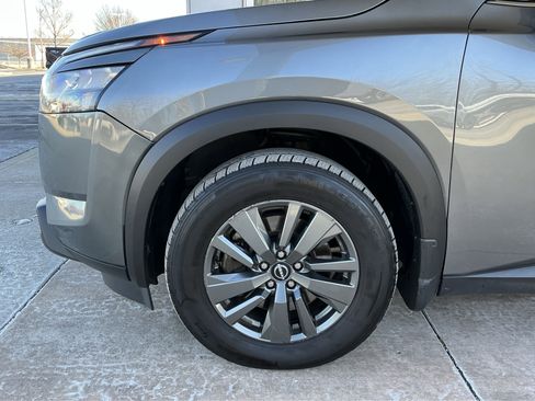 Used 2024 Nissan Pathfinder S image 25