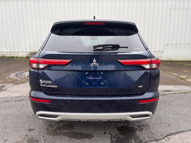 Used 2024 Mitsubishi Outlander AWD image 6