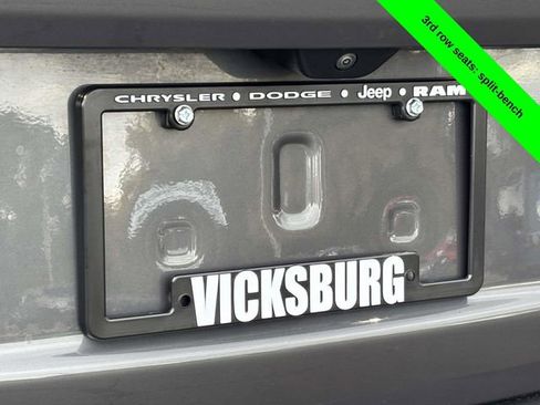 Used 2023 Jeep Grand Cherokee L Laredo image 38