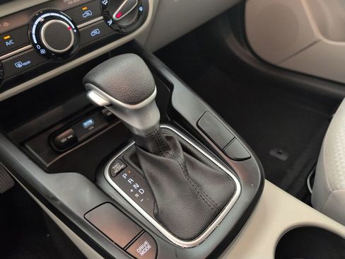 Used 2025 Kia Soul LX w/ LX Technology Package FWD image 28