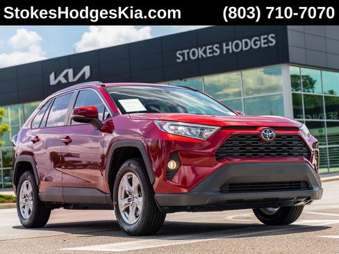 Used 2020 Toyota RAV4 XLE w/ Convenience Package FWD image 1