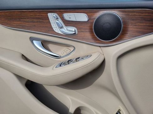 Used 2022 Mercedes-Benz GLC 300 4MATIC image 16