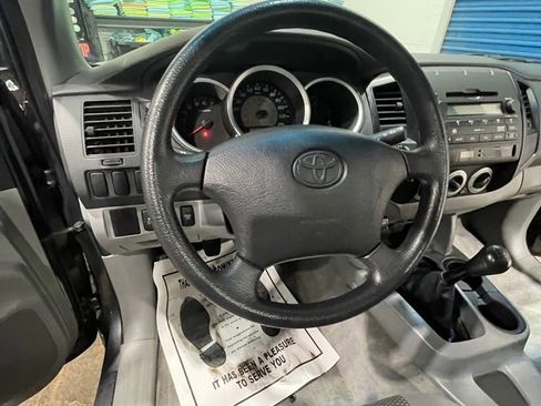 Used 2010 Toyota Tacoma 4x4 Regular Cab image 18