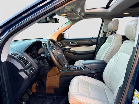 Used 2016 Ford Explorer Platinum image 23