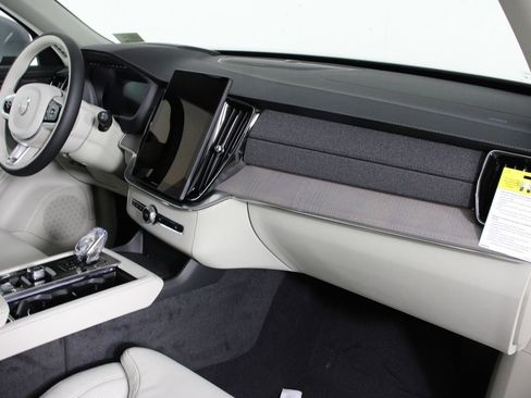 New 2026 Volvo XC90 T8 Ultra w/ Protection Package Premier image 9