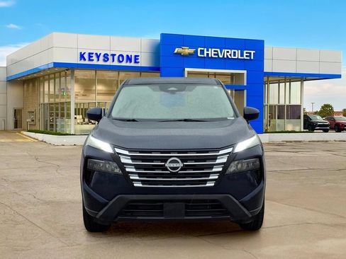 Used 2025 Nissan Rogue SV FWD image 2