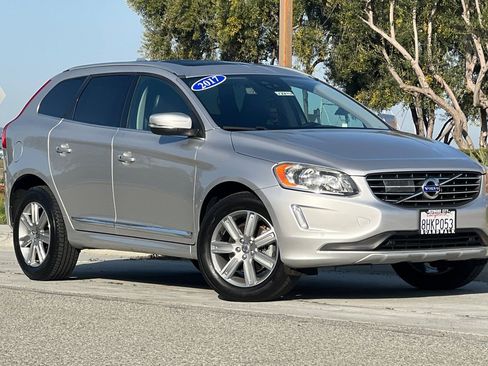 Used 2017 Volvo XC60 T5 Inscription w/ Advanced Package image 2