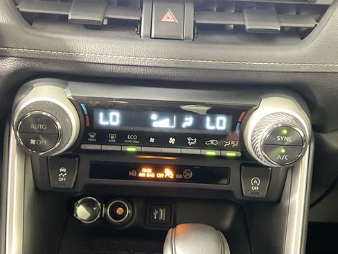 Used 2025 Toyota RAV4 XLE FWD image 26