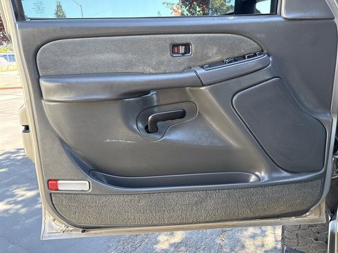 Used 2003 Chevrolet Silverado 2500 LS w/ Skid Plate Package AWD/4WD image 25