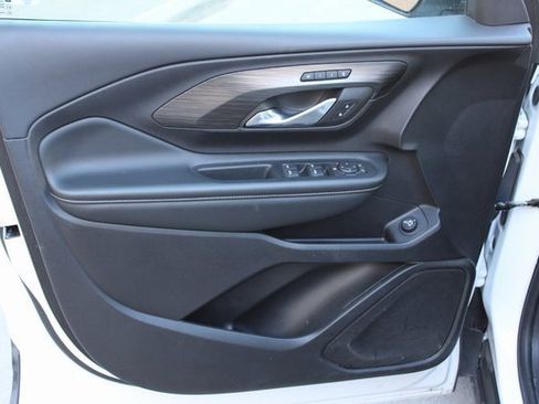 Used 2024 GMC Terrain SLT image 19