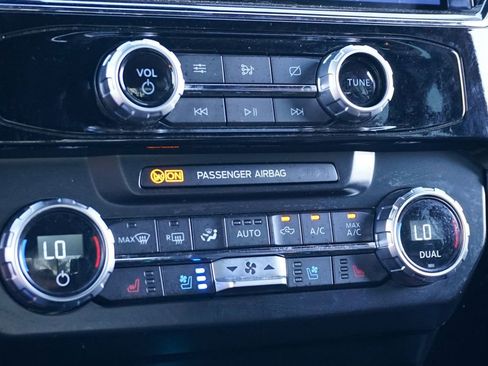 Used 2022 Ford F250 Lariat w/ Black Appearance Package image 37