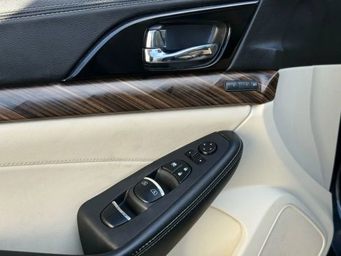 Used 2016 Nissan Maxima Platinum image 11