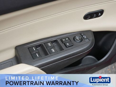 Used 2017 Acura ILX w/ Premium Package FWD image 15