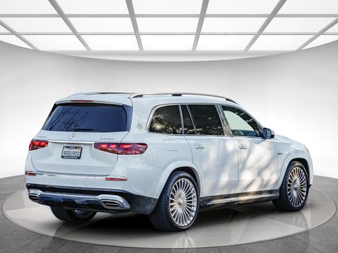 Used 2025 Mercedes-Benz Maybach GLS 600 4MATIC image 4