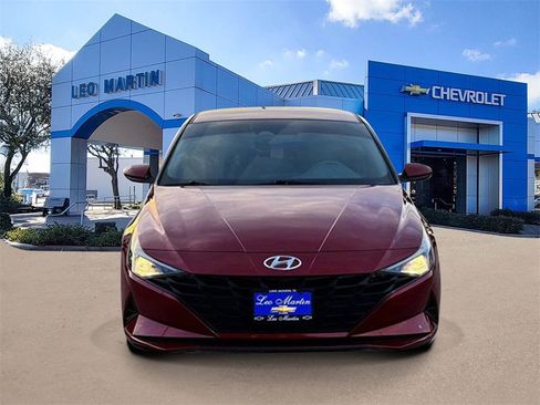 Used 2023 Hyundai Elantra SEL w/ Preferred Accessory Package image 2