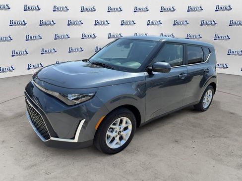 Used 2025 Kia Soul LX w/ LX Technology Package FWD image 3