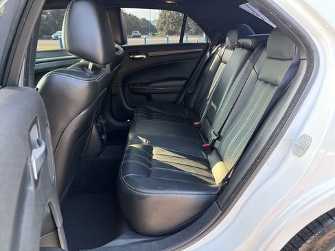 Used 2014 Chrysler 300 S RWD image 27