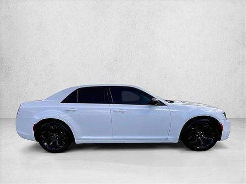 Used 2019 Chrysler 300 Touring w/ Sport Appearance Package RWD image 5