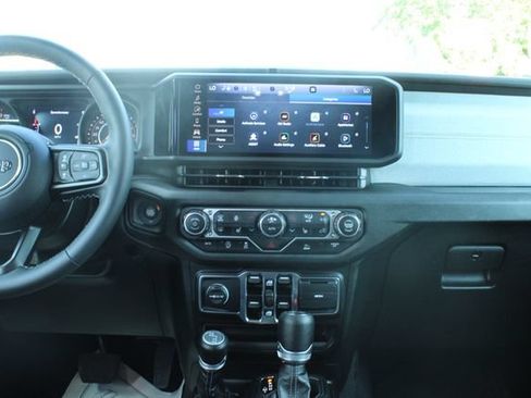 Used 2025 Jeep Wrangler Unlimited Sport AWD/4WD image 16
