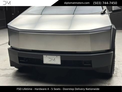 Used 2024 Tesla Cybertruck AWD Crew Cab image 13