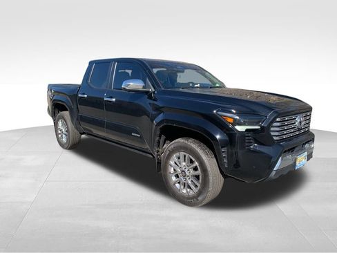 Used 2024 Toyota Tacoma Limited w/ Limited Package (LT) image 2