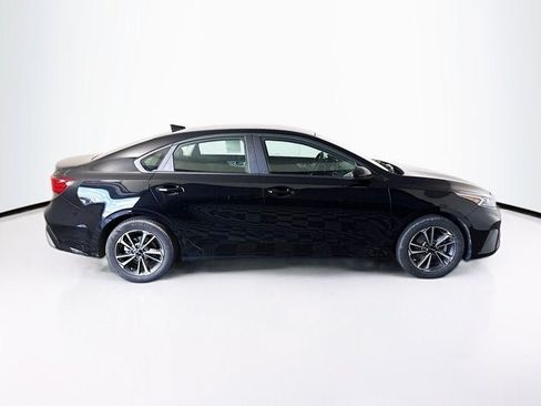Certified 2023 Kia Forte LXS FWD image 4