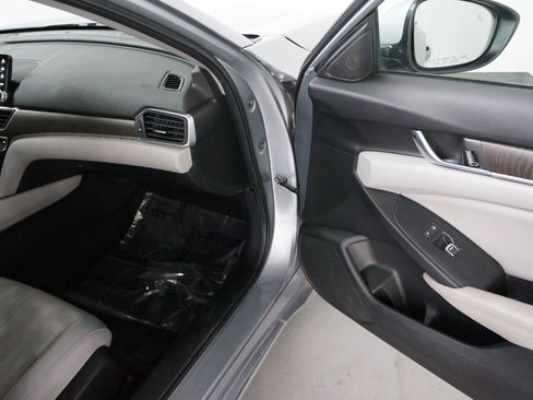 Used 2018 Honda Accord EX image 35