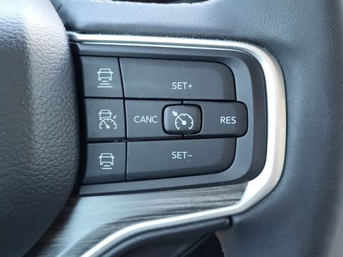Used 2023 Jeep Wagoneer Series III w/ Preferred Equipment Group AWD/4WD image 18