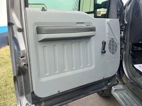 Used 2011 Ford F250 XL AWD/4WD image 9