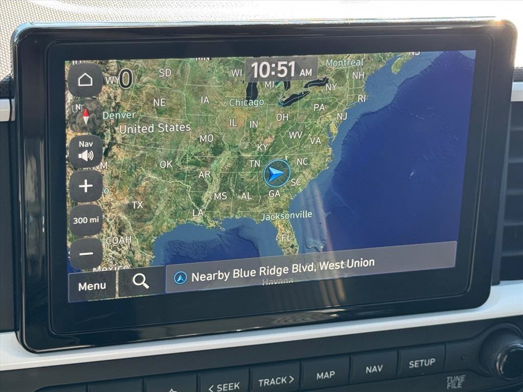 Used 2025 Hyundai Venue Limited FWD image 23