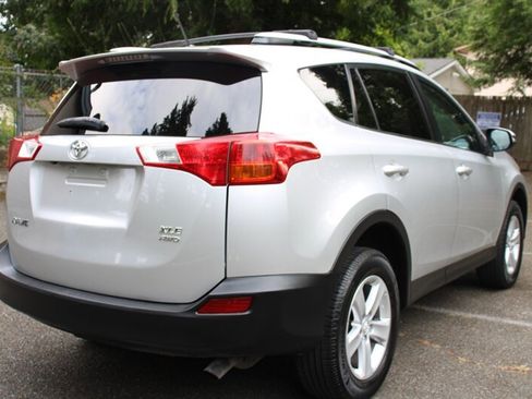 Used 2013 Toyota RAV4 XLE AWD/4WD image 3
