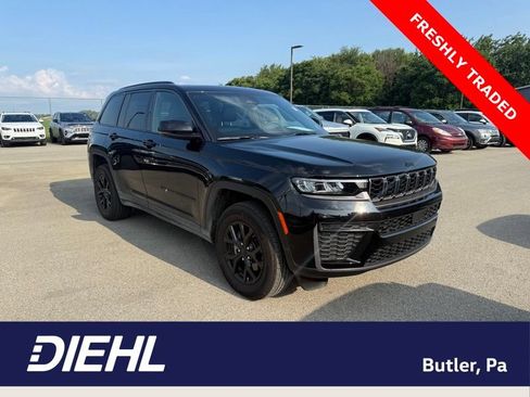 Used 2026 Jeep Grand Cherokee Altitude AWD/4WD image 1