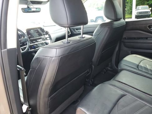 Used 2024 Nissan Pathfinder Platinum w/ Cargo Package AWD/4WD image 15