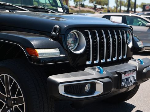 Used 2023 Jeep Wrangler Unlimited Sahara w/ Cold Weather Group AWD/4WD image 9
