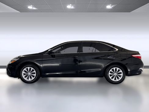 Used 2016 Toyota Camry LE image 2