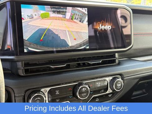 Used 2024 Jeep Wrangler Unlimited Rubicon AWD/4WD image 10