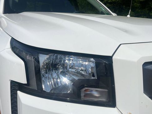 Used 2023 Nissan Frontier SV w/ SV Convenience Package image 9